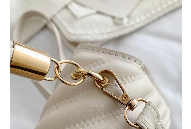 Love Metal Chain Shoulder Handbag for Women